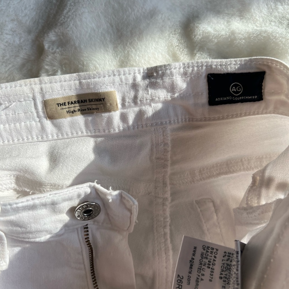 AG Farrah Seamless High Rise Skinny Ankle. Worn once. Amazing condition.